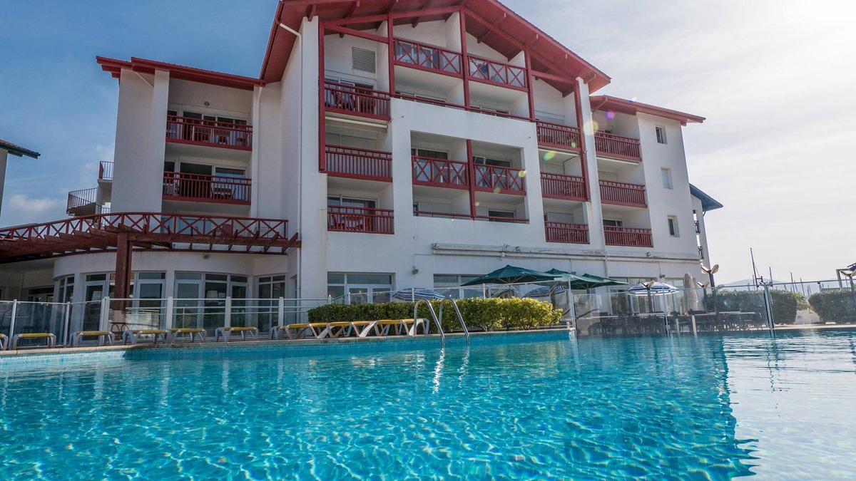 Hendaye Condo | 50m de la Plage! Studio pour 4 + Wi-Fi Gratuit