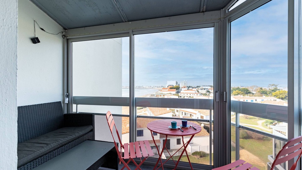 Saint-Gilles-Croix-de-Vie Apartment | 50m from the beache, flat for 4