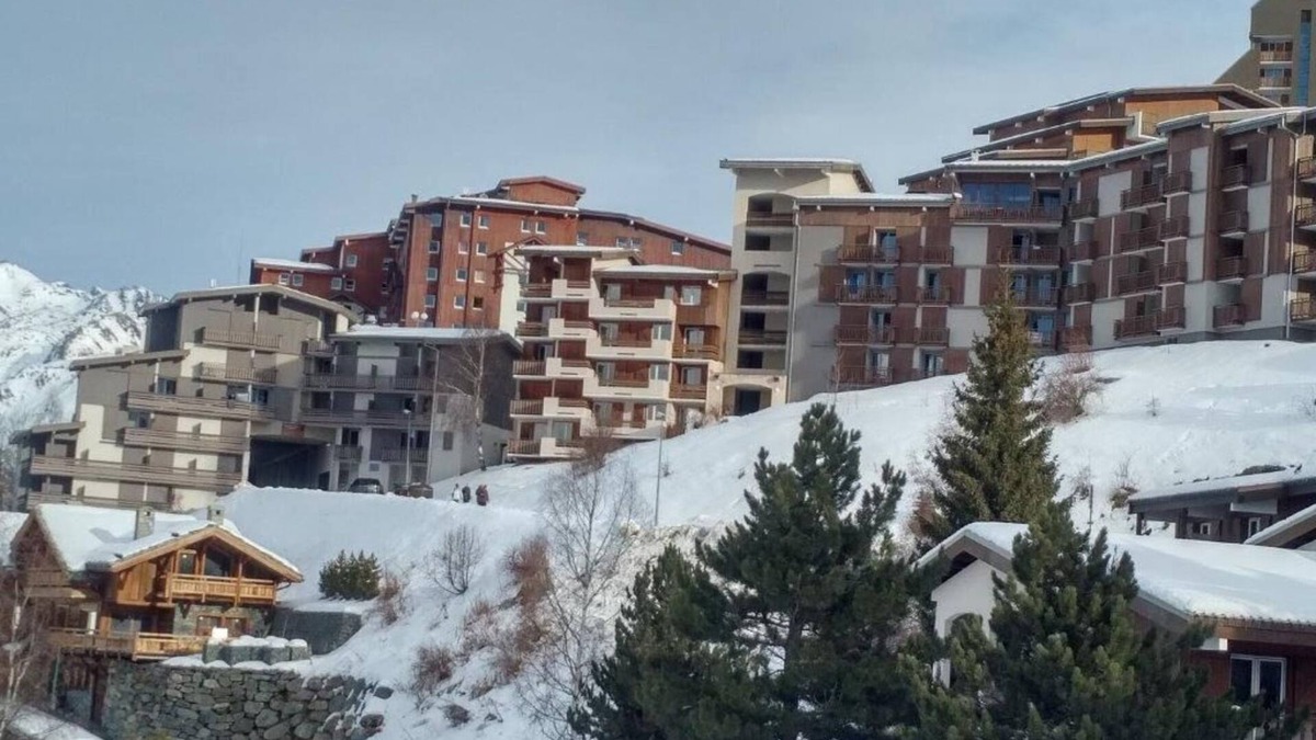 Mont-de-Lans Apartment | 50m from chairlift, apartment with balcony, wifi, mountain views
