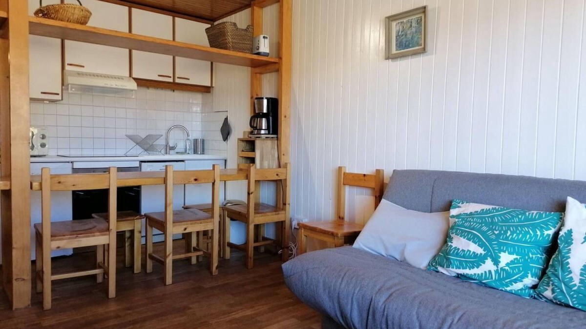 Cognet Apartment | 50m from ski slopes, 2nd floor, balcony, tv, ski locker, 44m², Alpe d'Huez