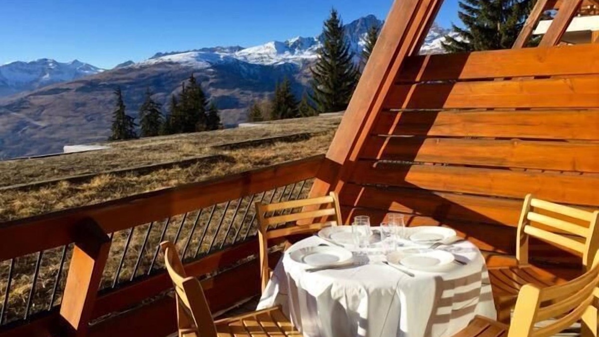 Arc-1600 Apartment | 50m from ski slopes, 3rd floor, view valley, balcony, parking, tv, ski locker, 35m², Les Arcs