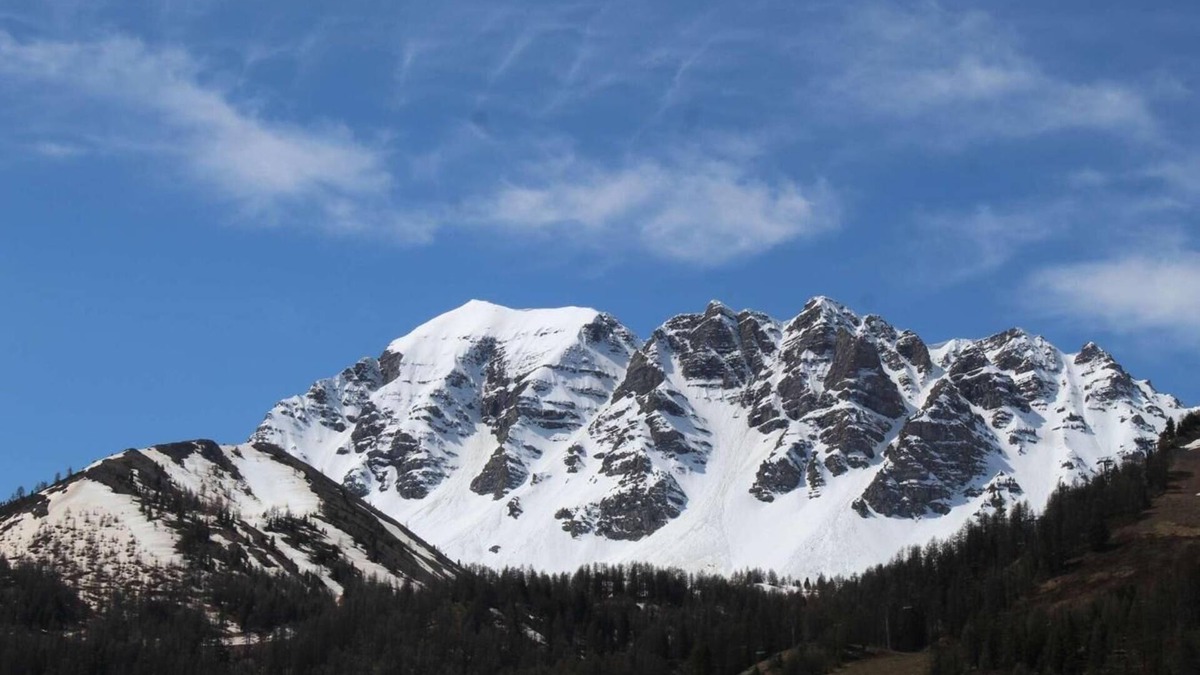 Les Claux Apartment | 50m from ski slopes, 7th floor, view mountain, balcony, parking, tv, ski locker, 50m², Vars