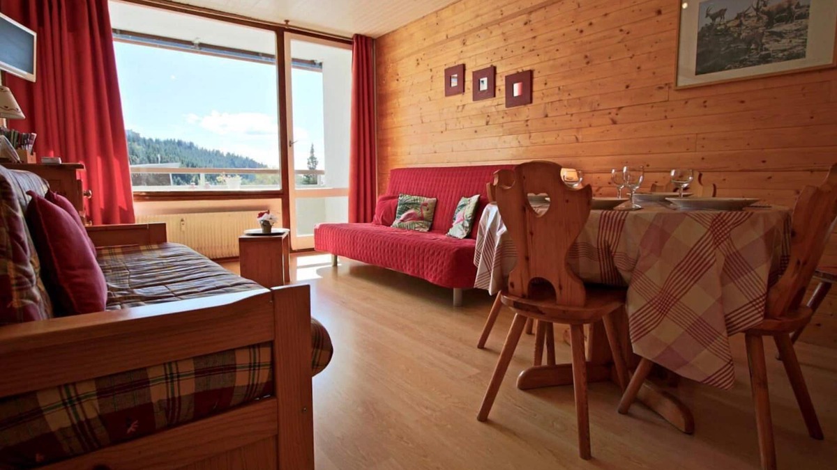 Chamrousse Apartment | 50m from ski slopes, 1st floor, balcony, tv, ski locker, 29m², Chamrousse