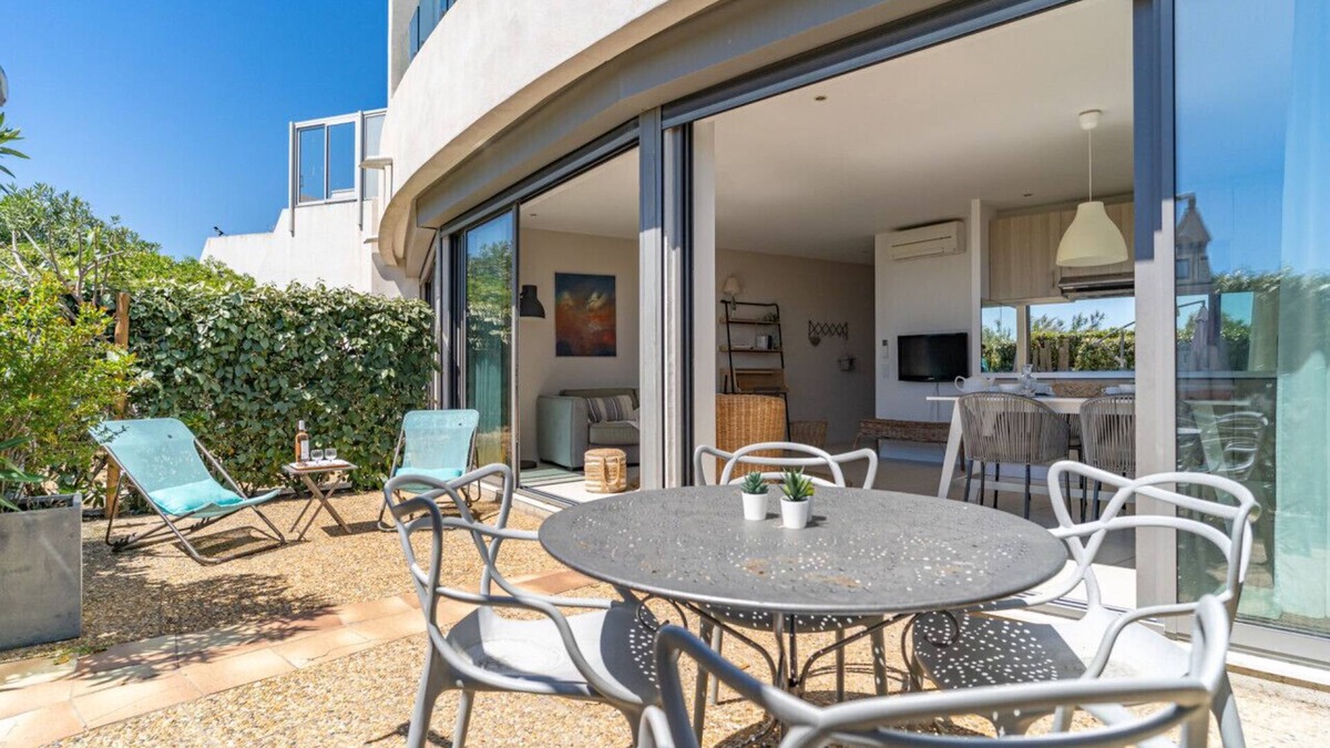 La Grande-Motte Apartment | 50m2 Apartment with A/C and direct access to the beach