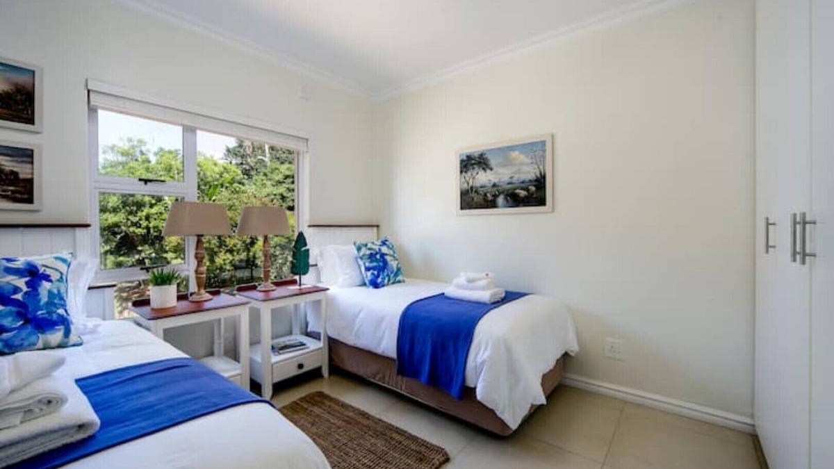 Illovo Beach Apartment | 51 La Mer - Stunning sea, beach & coastline view.