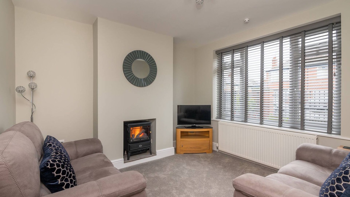 Heworth House | 51 Main Avenue · Luxurious Modern York House with Garden & Parking | Pass the Keys
