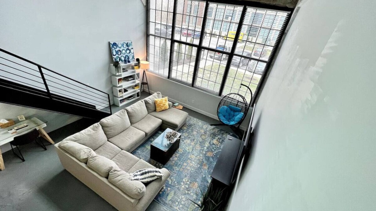Otterbien Home Apartment | 5101 Peters Cartridge · █Swanky loft at Historic Peters Cartridge Factory█