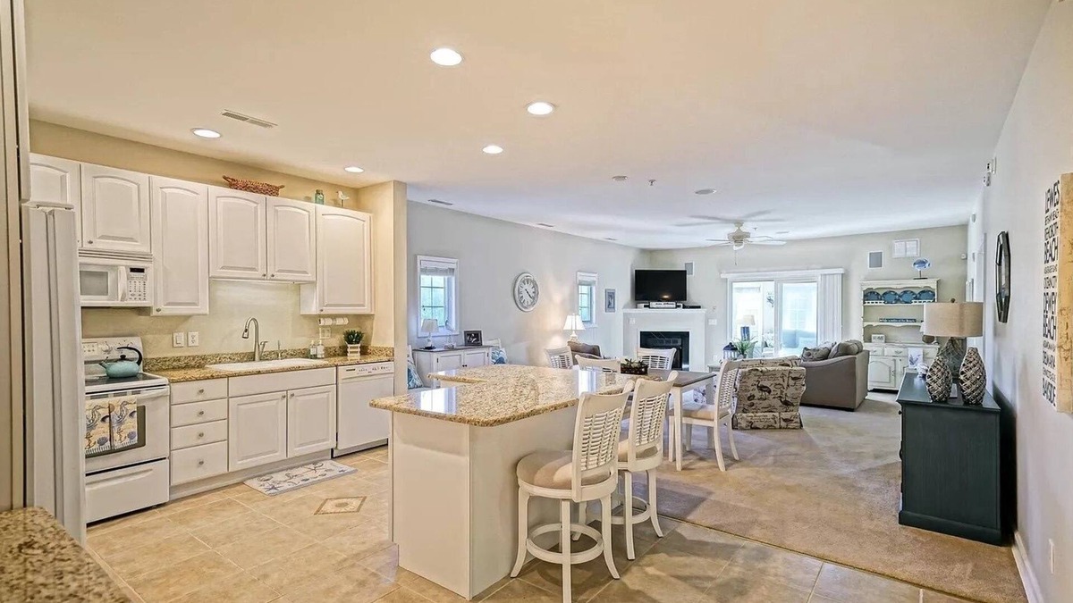 Sussex County Condo | 513 Summerlyn (3rd Floor), 34297 Summerlyn: 3 BR, 2 BA in Lewes, Sleeps 6