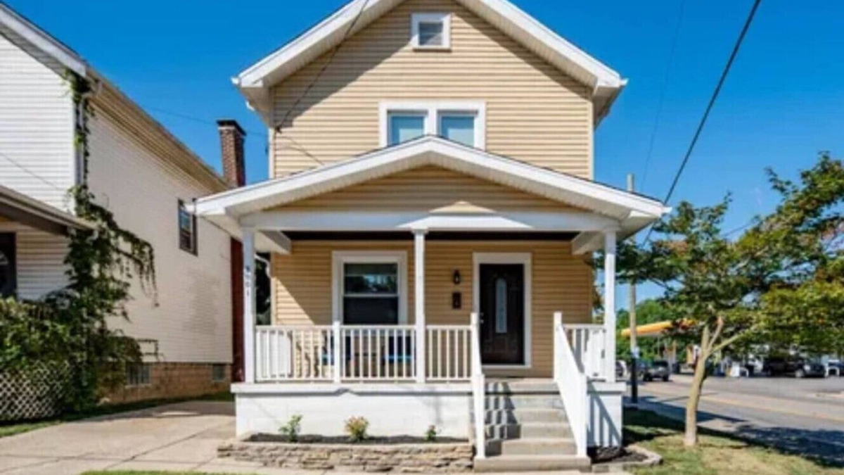 Latonia House | 516) Charming home- sleeps 8!