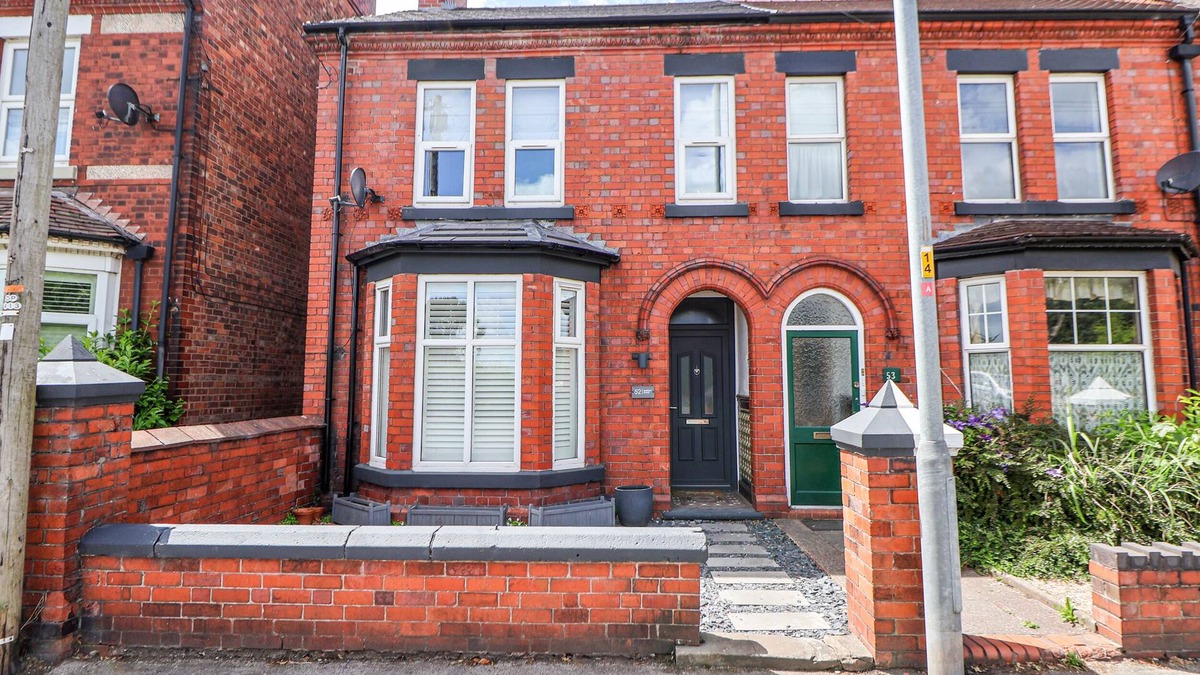 Nantwich Cottage | 52 BARONY ROAD, pet friendly, with a garden in Nantwich