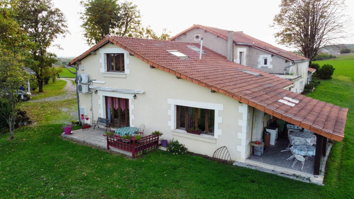 Scorbe-Clairvaux Apartment | 52 m² Apartment ∙ 2 bedrooms ∙ 9 guests
