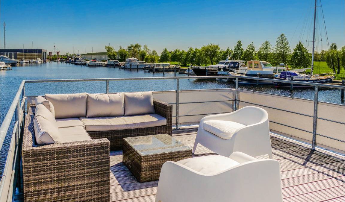 Municipality of Aalsmeer Boat Rental | 52 m² Houseboat ∙ 2 bedrooms ∙ 4 guests