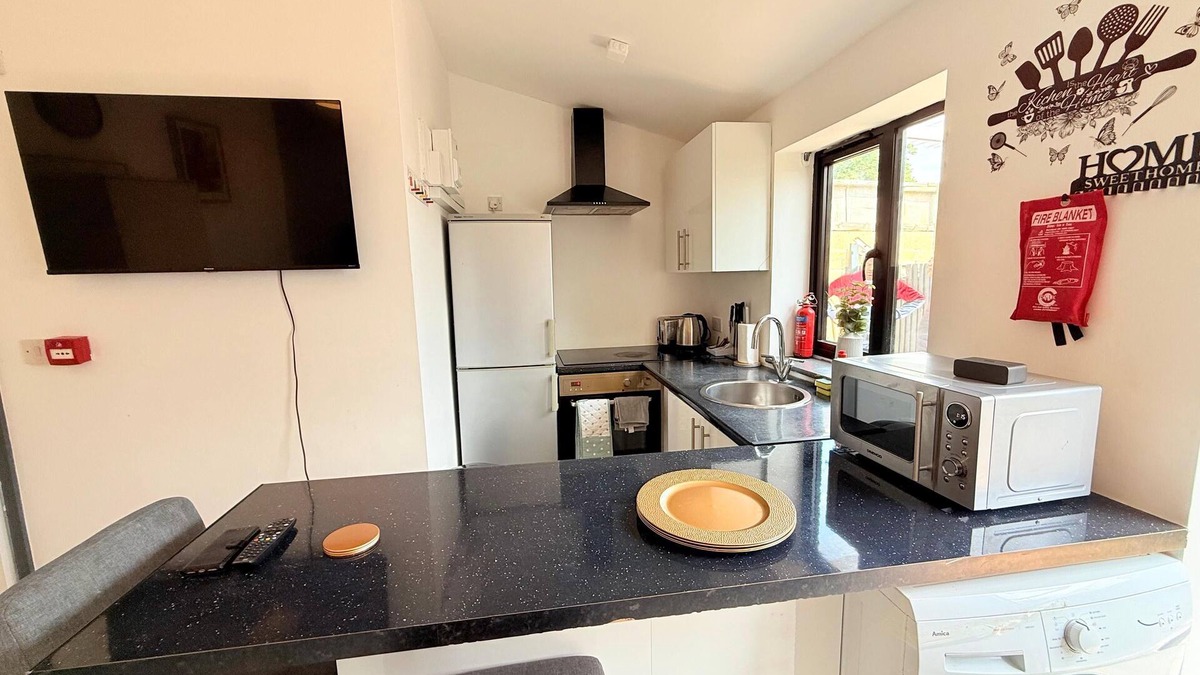 Slough Apartment | 526A Farnham Rd