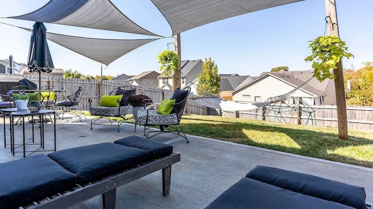 Masterson Station House | 527 Estrella · King Bed, entire 4 bedroom, Kentucky living