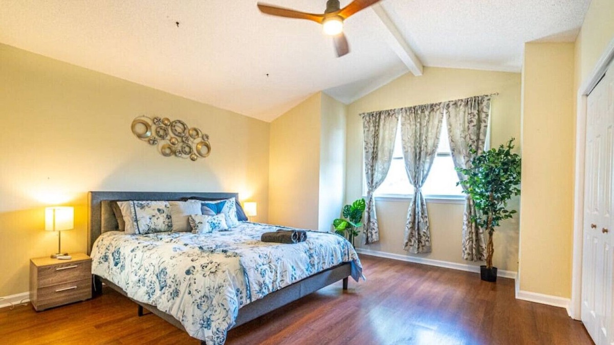 Huntsville House | 529 Farmingdale Rd SE MTR · 〚Treehouse Cottage〛- Storybook 3 Bedroom Home!