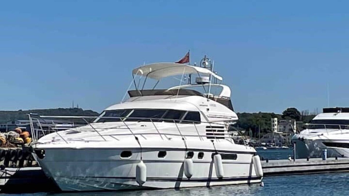 Turnchapel Boat Rental | 52ft Motor Yacht, Plymouth Yacht Haven Marina