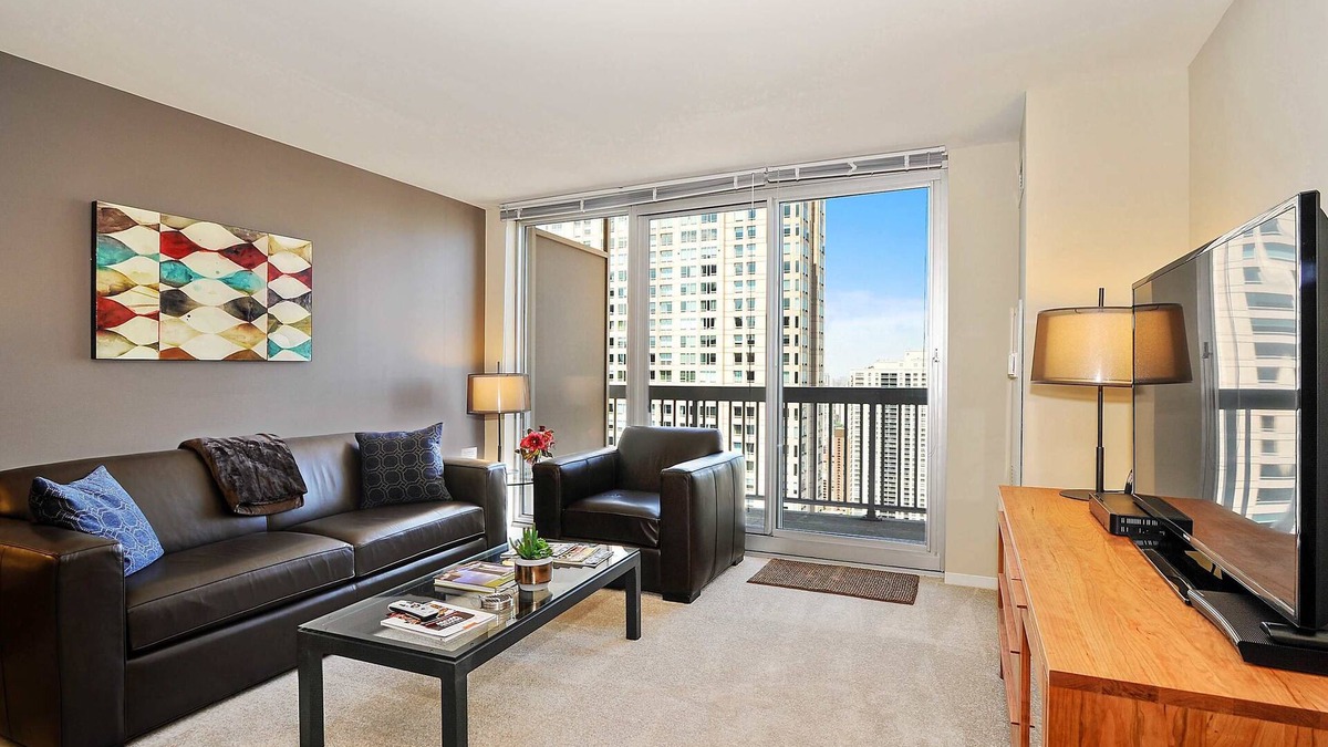 Downtown Chicago Apartment | 52nd Floor, VIEWS, Pool, Balcony, Pool, Gym