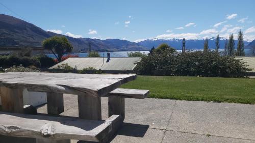 Lake Hawea Apartment | 52sq Hawea Apartment, Lake and Mountain views!