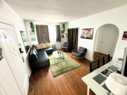 St. Louis Apartment | (53.1S) Forest Park, The Zoo, and much more