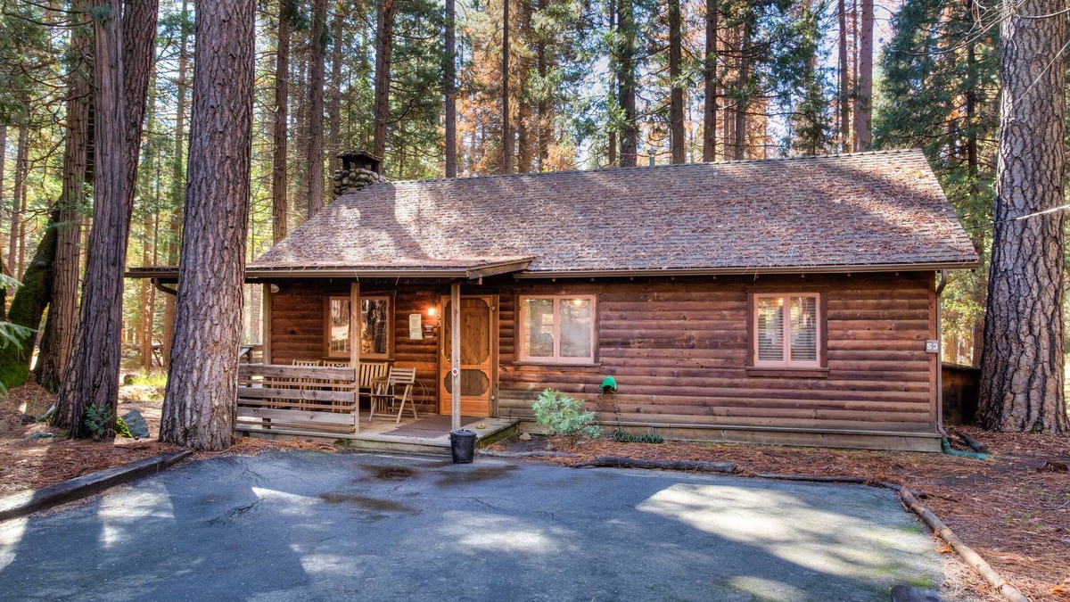 North Wawona Cabin | (53) Creekside Cabin at The Redwoods In Yosemite