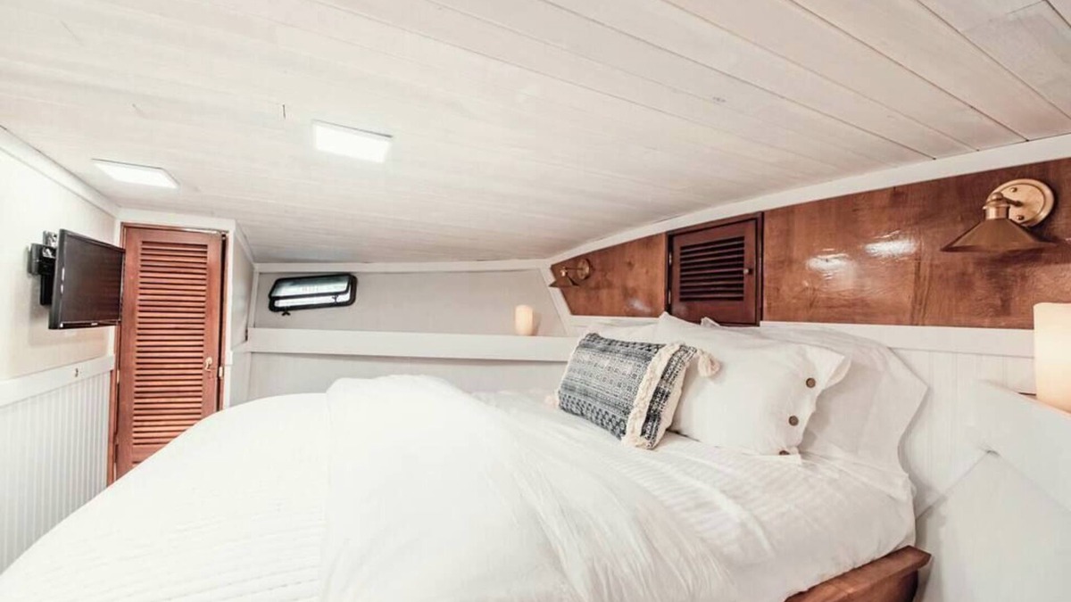 Gig Harbor Boat Rental | 53’ PNW Yacht — L Y L A