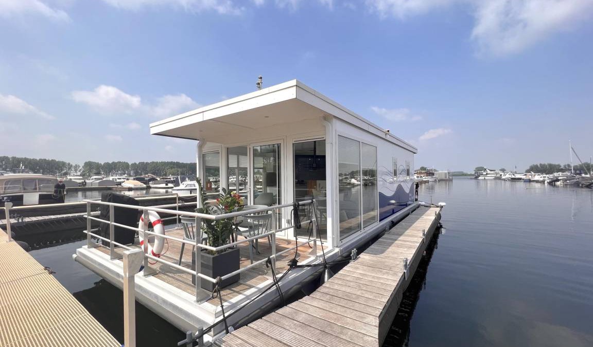 Kerkdriel Boat Rental | 54 m² Houseboat ∙ 2 bedrooms ∙ 4 guests