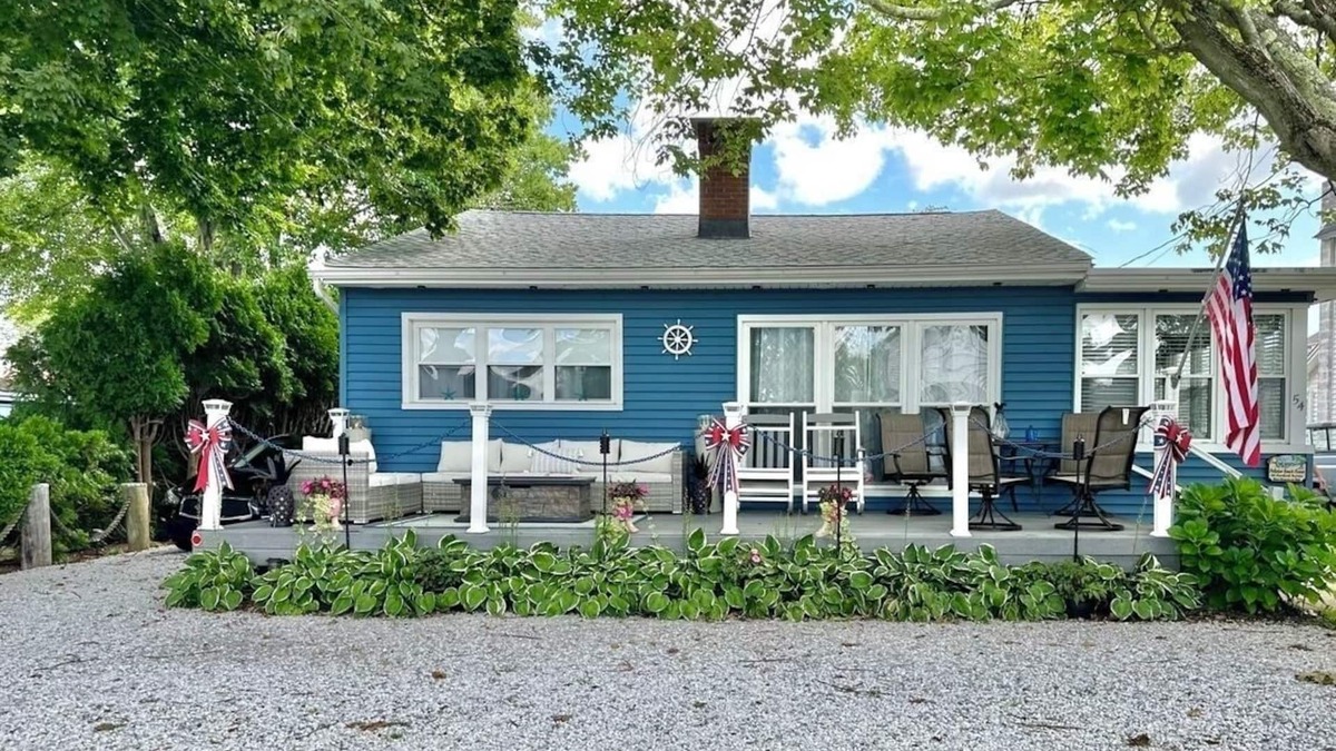 Saybrook Manor House | 54 Steps to the Beach