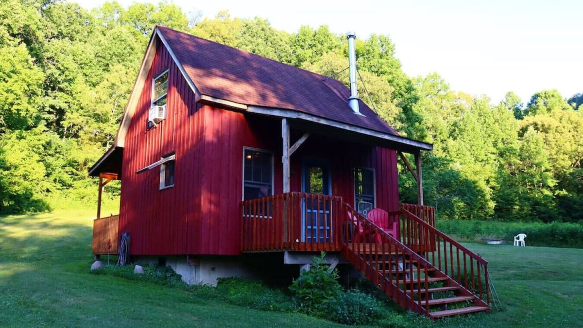 Waneta Cabin | 540-acre farm with trails, creeks, animals & nearby attractions
