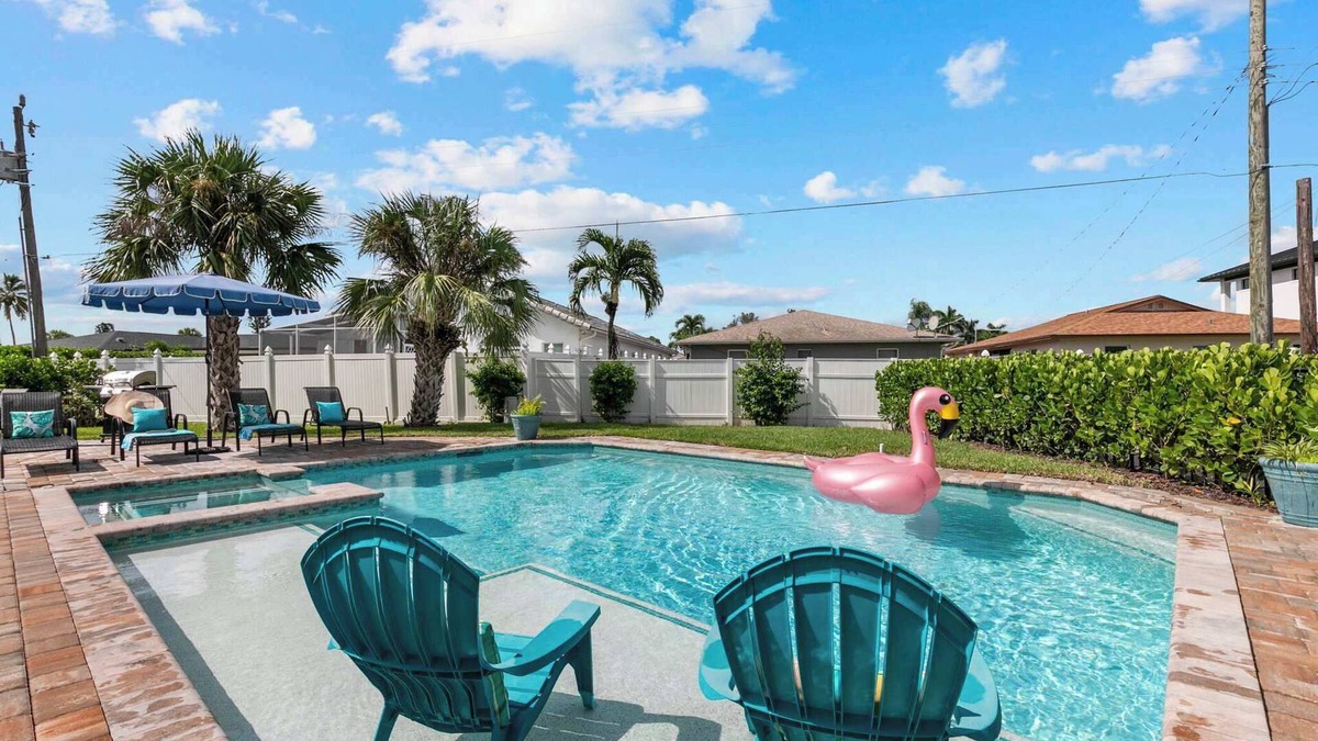 Naples Park Apartment | 541 SeaScape Cottage · Walk2Beach