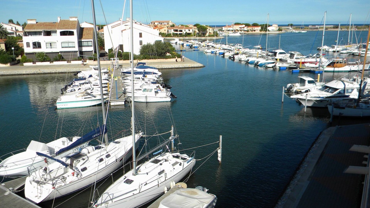 Saint-Cyprien Plage Apartment | 54m² apartment rental with view of boats, shaded and sunny St Cyprien