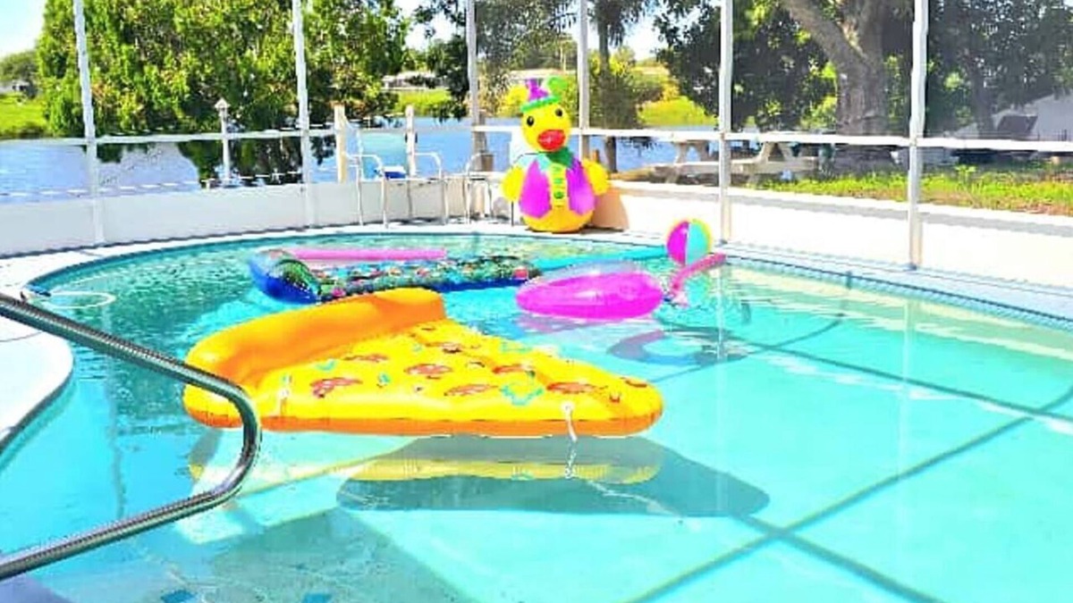 The Lakes House | #55 The Lakeside Oasis Pool Home by Joyful Moments