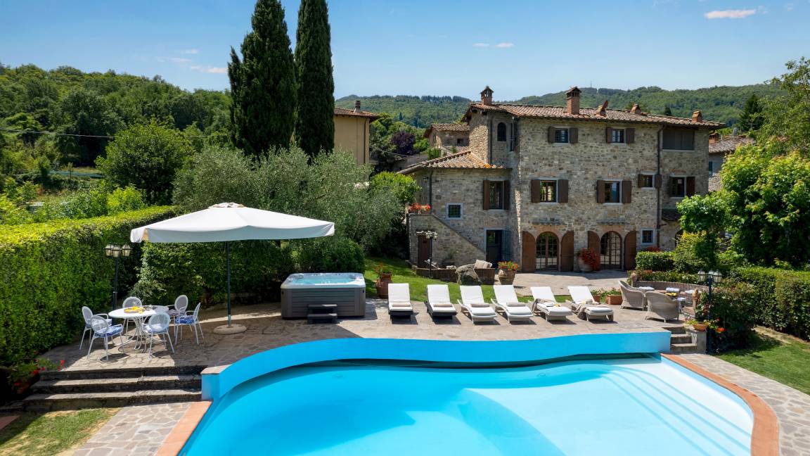 Lucolena Villa | 550 m² Villa ∙ 4 bedrooms ∙ 8 guests