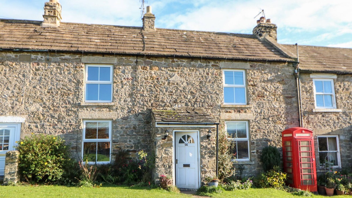 Richmond House | 56 THE GREEN, pet friendly, character holiday cottage in Richmond