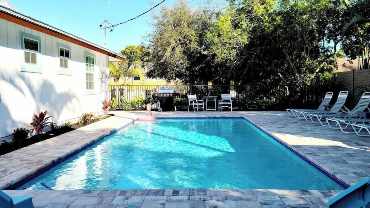 Naples Park Cottage | 562 Beachy Keen Cottage| New Pool | Mins 2 Beaches