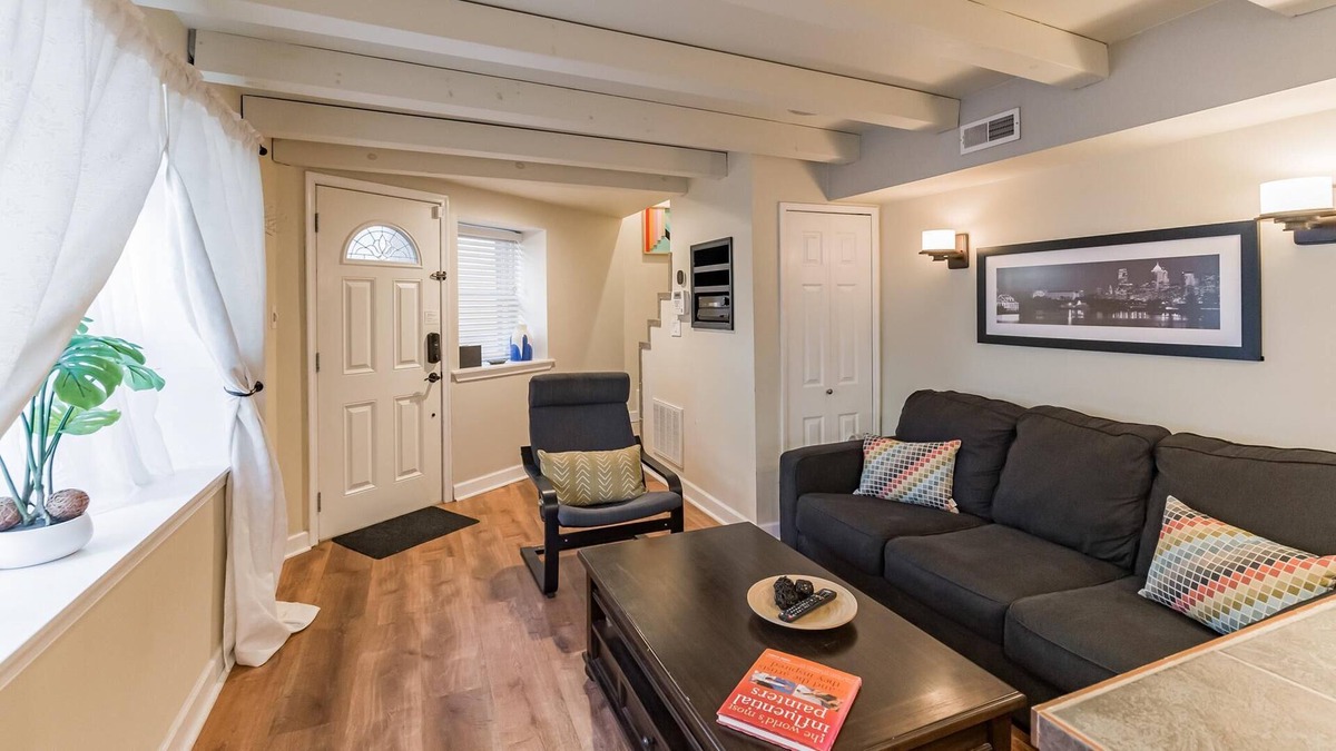 Fairmount Villa | 564 1/2 North Judson