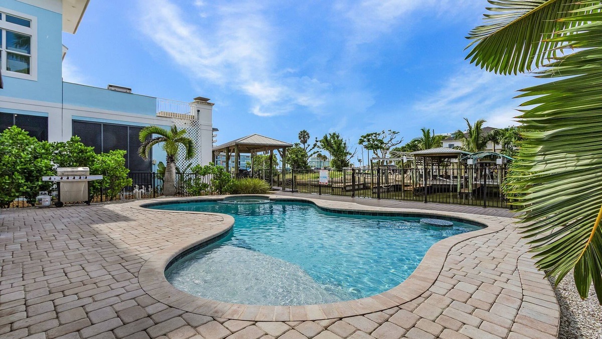 Fort Myers Beach House | 571 Seabatical: Canal Front With Pool!