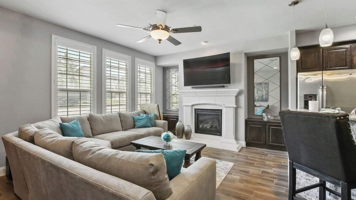 Legacy Park House | 5721 Headquarters · Luxurious Townhouse across from Legacy West