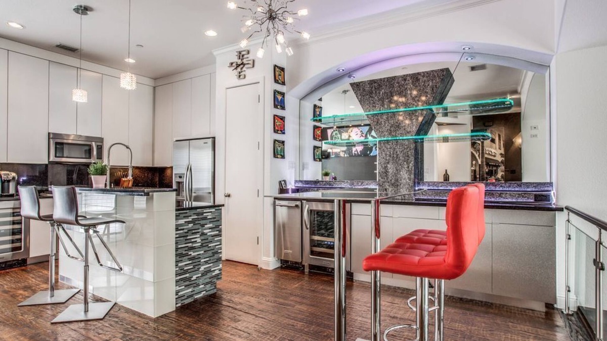 Legacy Park House | 5792 Robbie · Driem house- Award Winning - 1 minute to shops