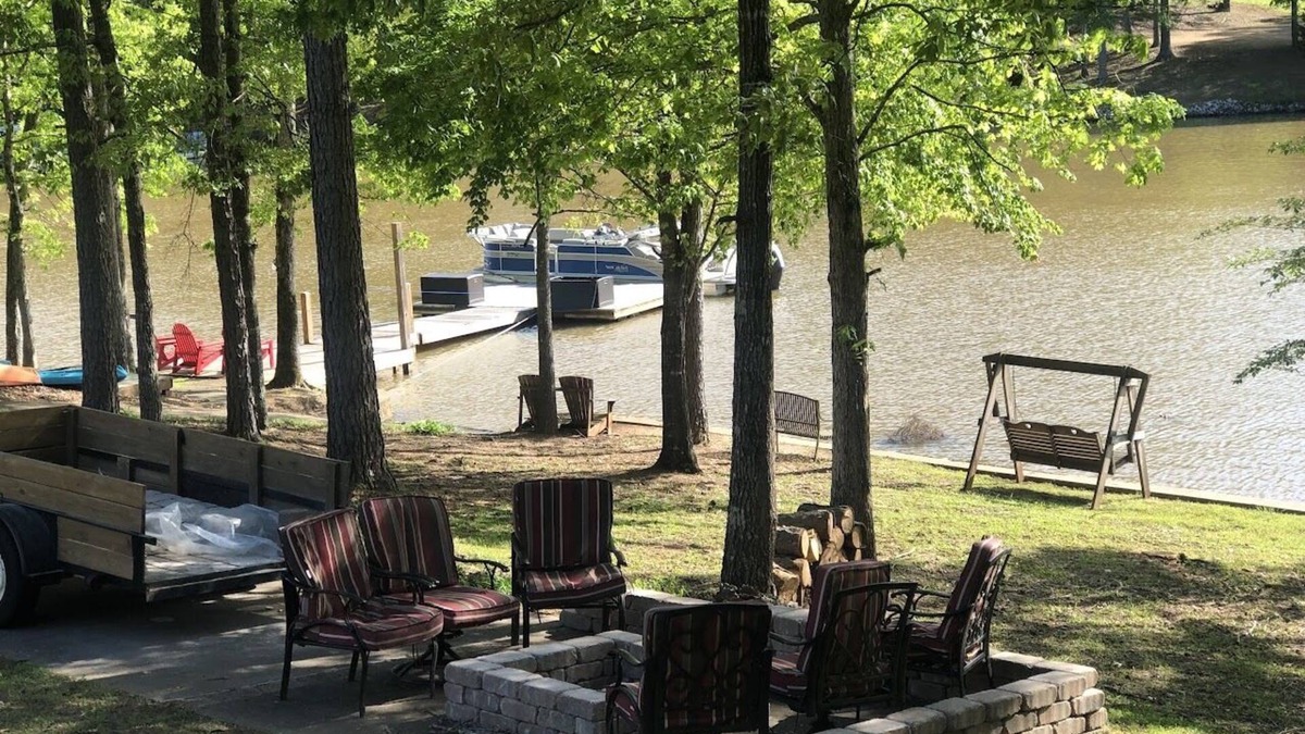 Wedowee House | 5bd/2ba lakefront home with dock, close to town