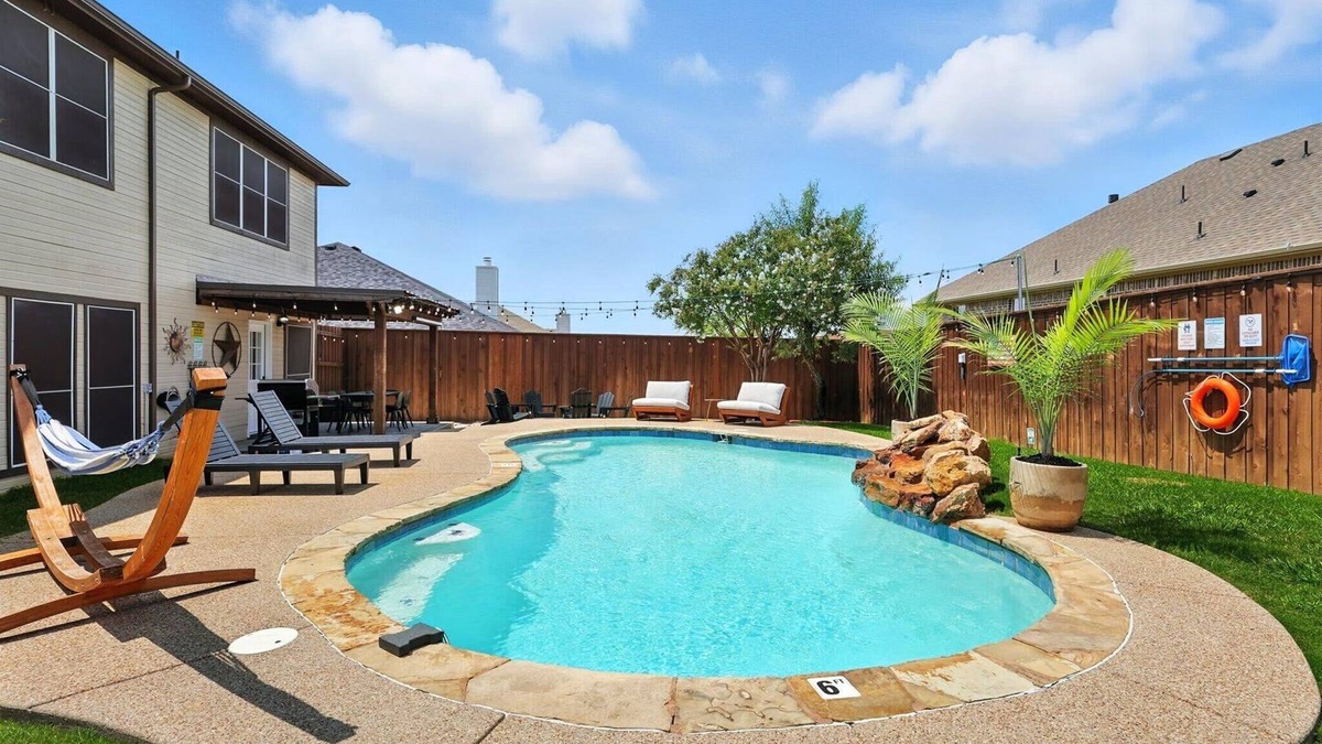 Burleson House | 5BD/3BA Pool Oasis – Come Rest, Relax & Recharge