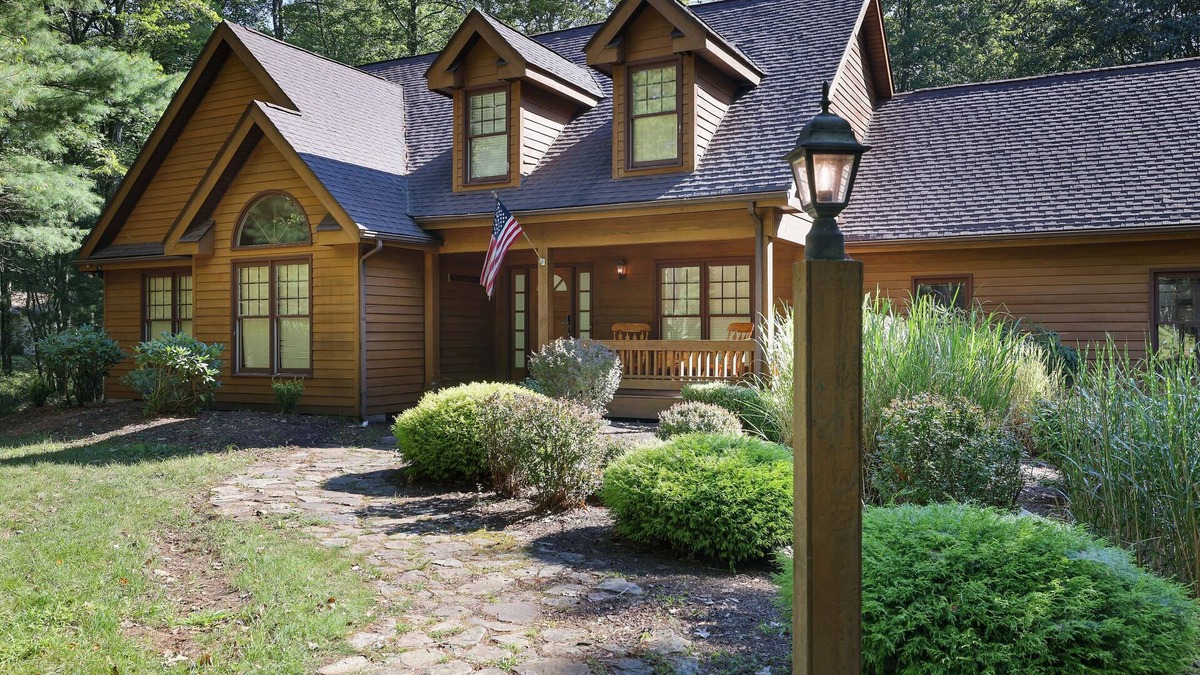 Lake Harmony Cabin | 5BD/3BA w/Game Room in Split Rock, Near Jack Frost