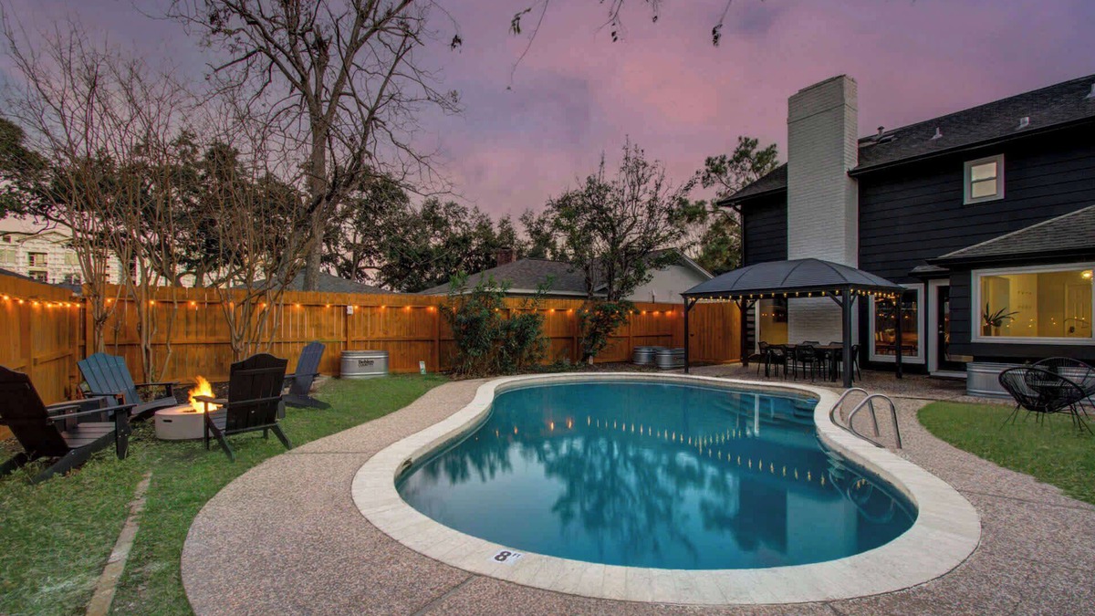 Spring Shadows House | 5BD Cozy Rustic Retreat - Pool & Firepit