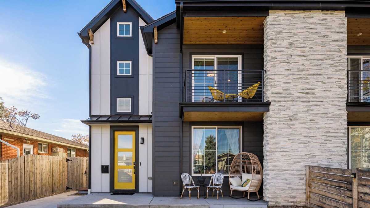 Sunnyside House | 5Bed 4Bath Luxury & Walkable - Hot Tub, Movie Room, Game Room - 5 mins to LoHi