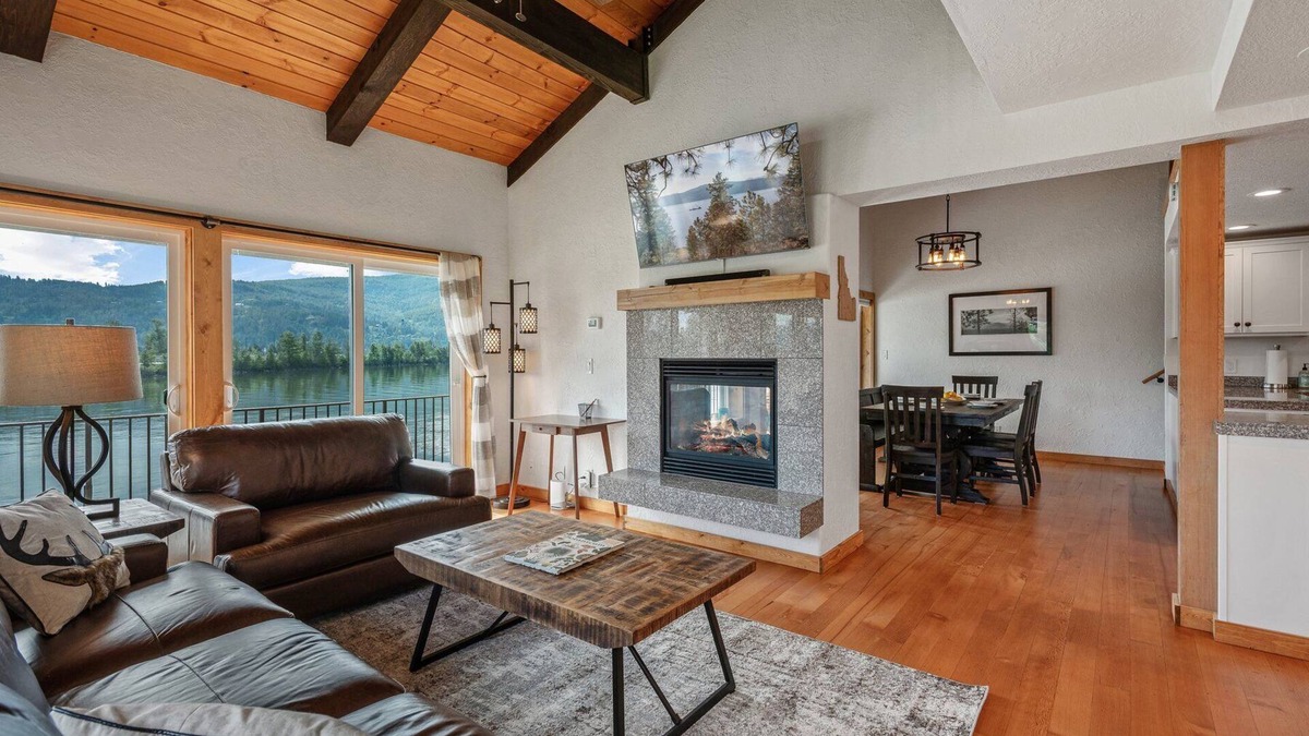 Sandpoint Condo | 5BR/3BA Lakeside Escape –Walkable to Downtown Sandpoint & Minutes to Schweitzer