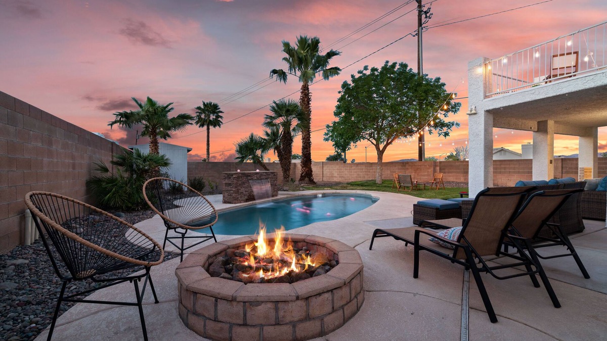 Highland Hills House | ❤ 5BR/3BA Modern Cozy Farmhouse, Spacious Backyard w/Pool + Fire Pit