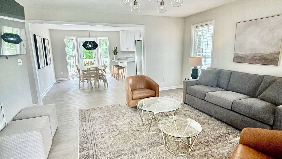Southeast Raleigh House | 5BR/3BA Sleeps 12 NEW kitchen, bathrooms, mattresses, linens, furniture, firepit