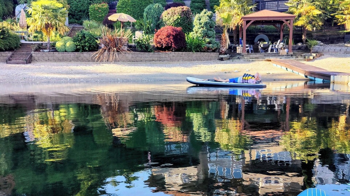Lakewood House | 5BR 4BA - Waterfront, Hot-tub, Pool table, Kayaks, Fire tables. luxeatlouise.com
