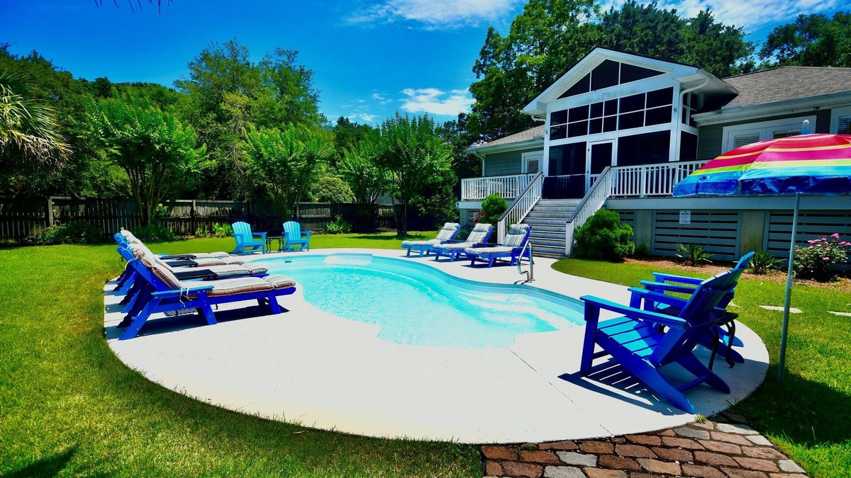 Scanlonville House | 5br/4bath | POOL-Firepit-Porch-Outdoor Hot Shower | OneLevel Lush Tropical Oasis