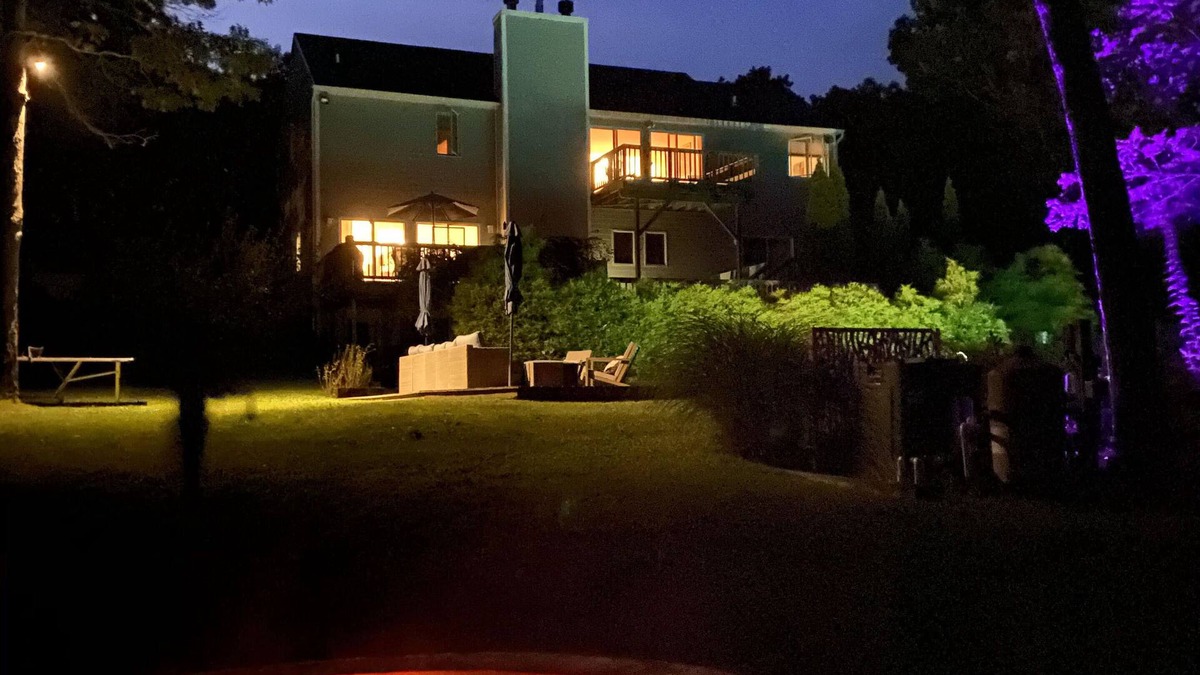 Hampton Bays House | 5BR, 5BA on cul-de-sac, Big Pool, jacuzzi, gym, beautiful bay beach