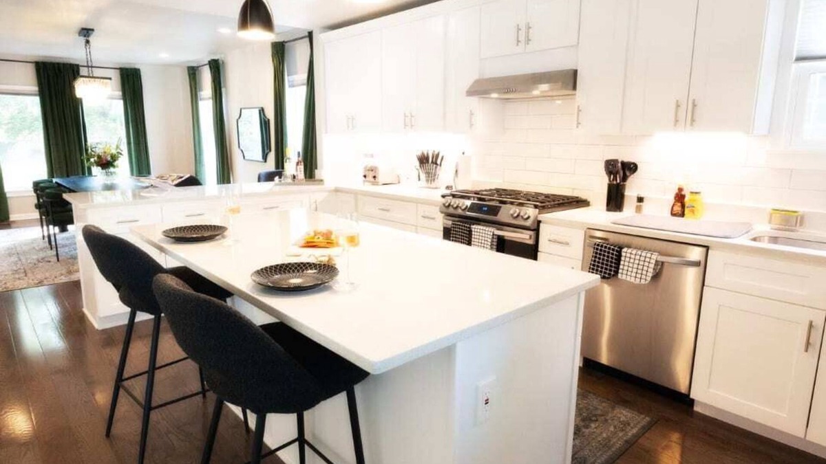 Cleveland House | 5BR 5Bath with Gameroom at Washington Oasis!